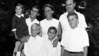 Bushovi v roce 1960 už se všemi pěti dětmi.