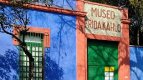 Museum Fridy Kahlo v jejím rodišti, mexickém Coyoacánu.
