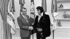 Elvis s americkým prezidentem Nixonem začátkem 70. let