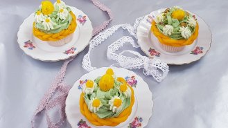 Velikonoční cup cakes s vajíčky a pomlázkou