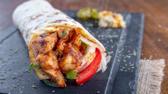 Tortilla s kuřecím masem a mozzarellou