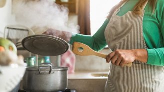 Co pomůže „vycucnout“ vlhkost z kuchyně i koupelny?