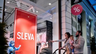 Největší slevy od začátku roku a vystoupení hvězdy StarDance: POP Airport chystá další POP Night Shopping