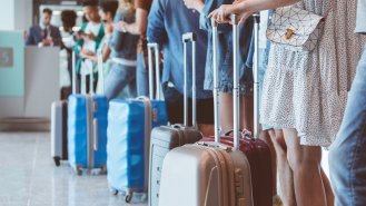 Cestujte nalehko a chytře: Jak vybrat kufr, který projde kontrolou?