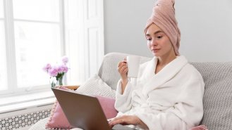 Nový vlasový trend hair slugging: Zázrak, nebo riziko pro vaši hřívu?