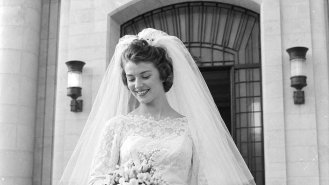 Muna al-Hussein (85): Angličanka, kvůli níž byl jordánský král ochoten riskovat trůn