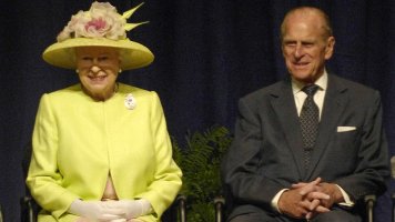 Královna Alžběta (93) a princ Filip (98): Příběh lásky