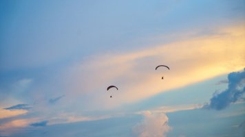 Vražda v oblacích: Els Clottemans nařízla sokyni v lásce šňůry u padáku