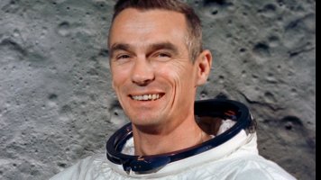 Čech Eugene Cernan (†82): Poslední člověk na Měsíci, krteček a další české stopy ve vesmíru