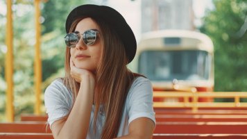 5 otázek, které byste si měli položit, než si koupíte sluneční brýle