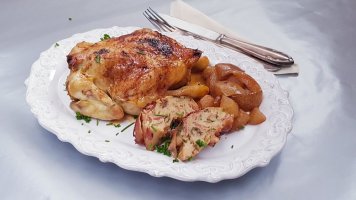 Francouzské mini kuřátko s jarní nádivkou a pečenými jablíčky