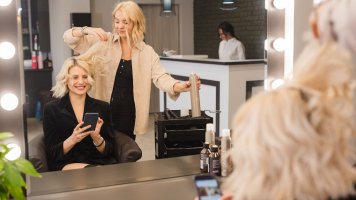 5 rad, jak chytře pečovat o zesvětlené blond vlasy