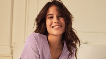 Spodní prádlo a pyžama v tónech růžové a fialové