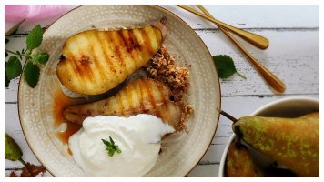 Hrušky se zmrzlinou a javorovým sirupem