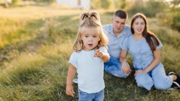 Příběh Katky (53): Synovo přátelství „s výhodami“ škodí malé holčičce