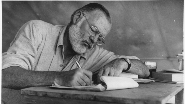 13 podob Ernesta Hemingwaye (†61)
