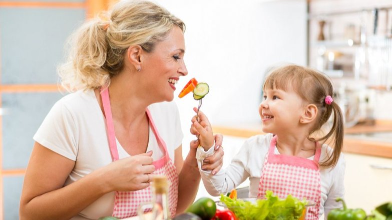 6 rad, jak naučit dítě jíst a vytvořit mu správné stravovací návyky