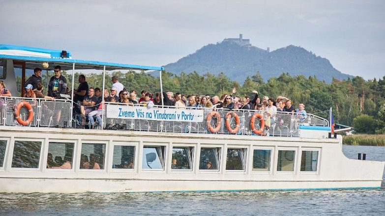 Vinobraní u Máchova jezera