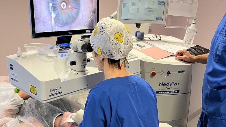 Nemoc „krátkých“ rukou vyřeší laser