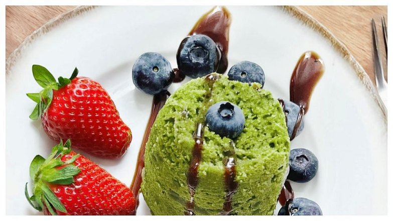 Bábovka v hrníčku s matcha tea